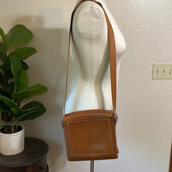 Leather square shoulder bag - Picture 5 of 11